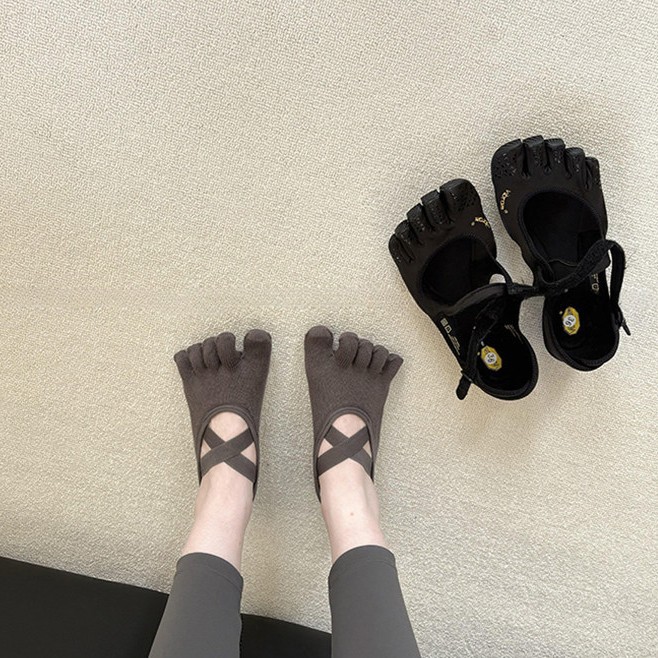 Home Pilates Yoga - 女性用クロスストラップ5本指ヨガソックス滑り止めシリコングリップ付き通気性ピラティスバレフィットネスソックス（ホームスタジオ用）